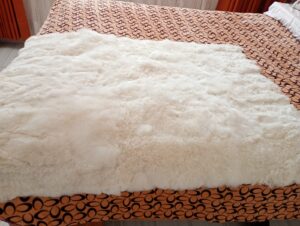 Alpaca fur bedspread - Image 3